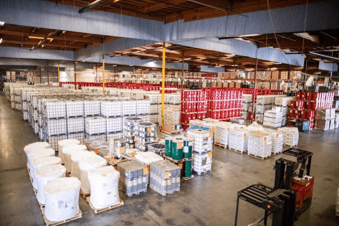 Almacén de materias primas químicas